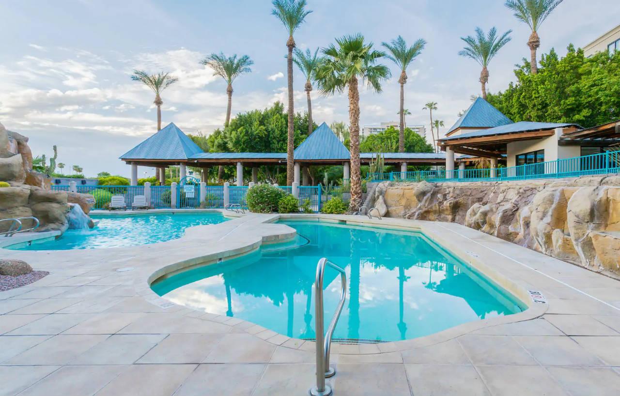 Midtown Garden Inn Phoenix Exterior photo